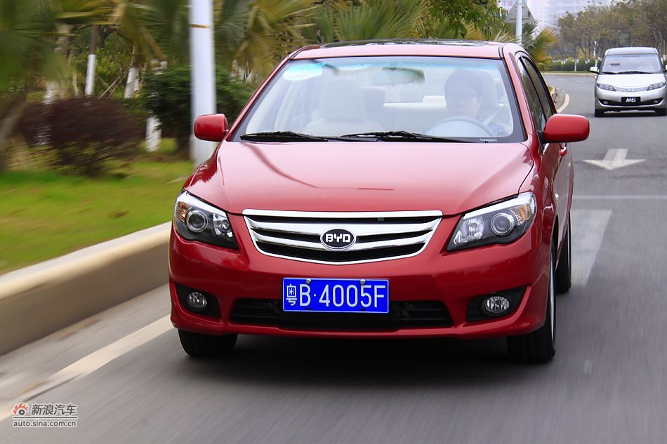 比亚迪L3动态实拍图