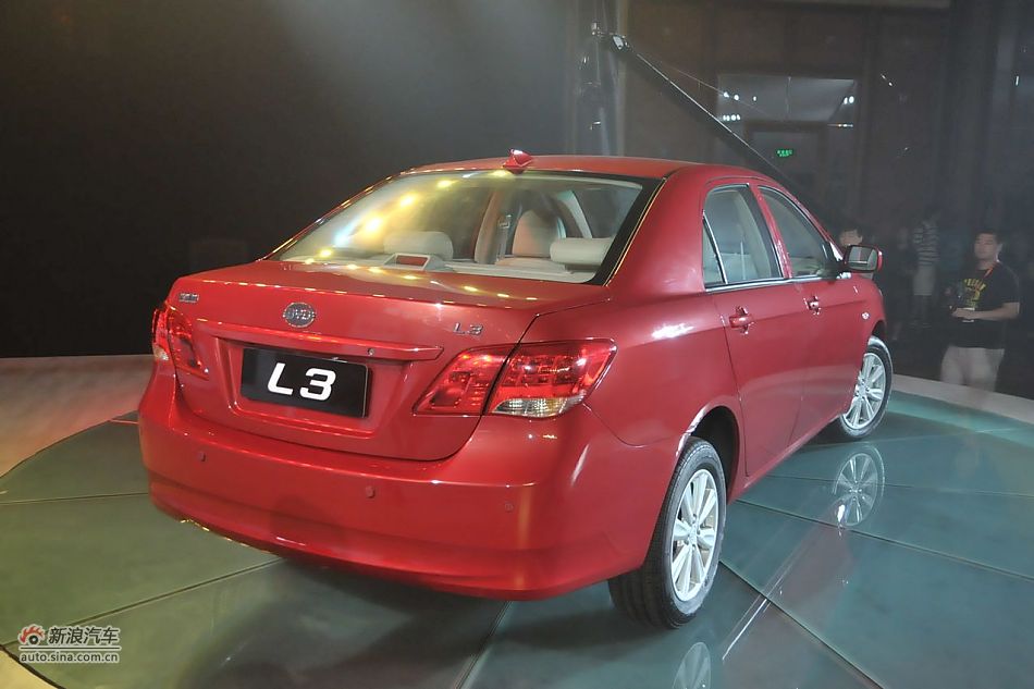 比亚迪L3上市现场图