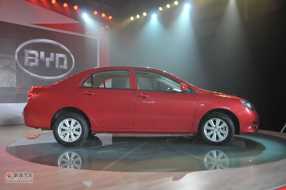 比亚迪L3上市现场图