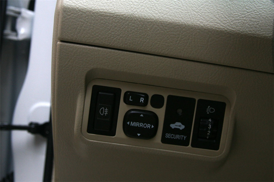 L3 2012款 1.8L CVT 尊贵型 内饰