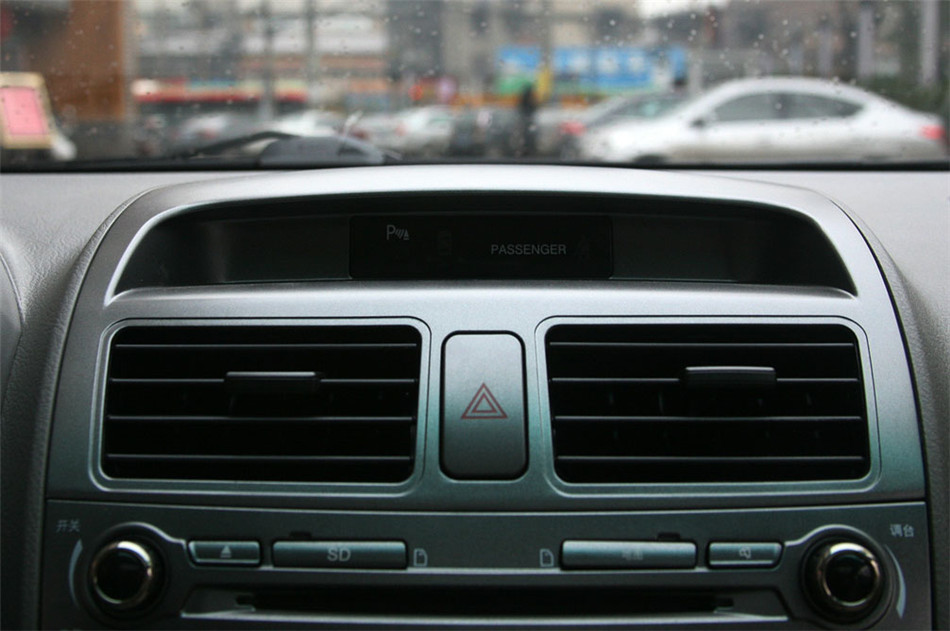 L3 2012款 1.8L CVT 尊贵型 内饰