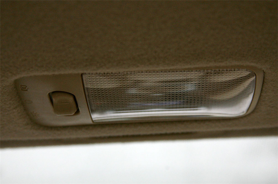 L3 2012款 1.8L CVT 尊贵型 座椅空间