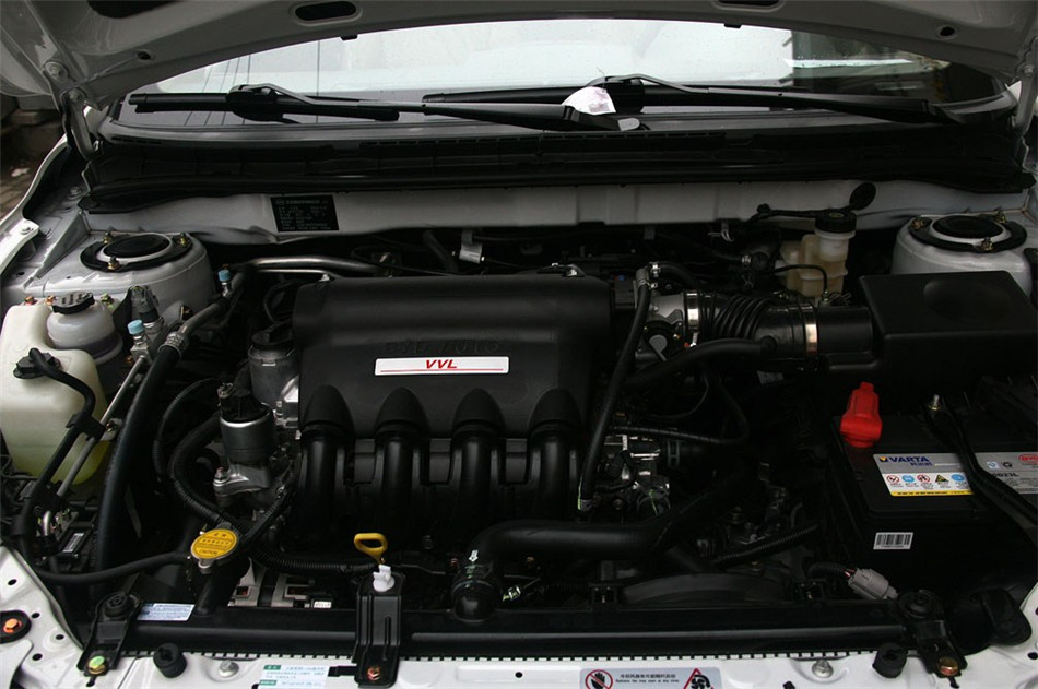 L3 2012款 1.8L CVT 尊贵型 引擎底盘