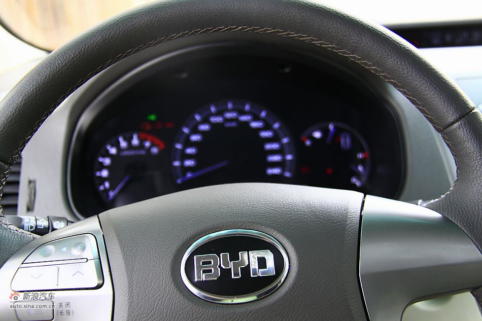 比亚迪M6