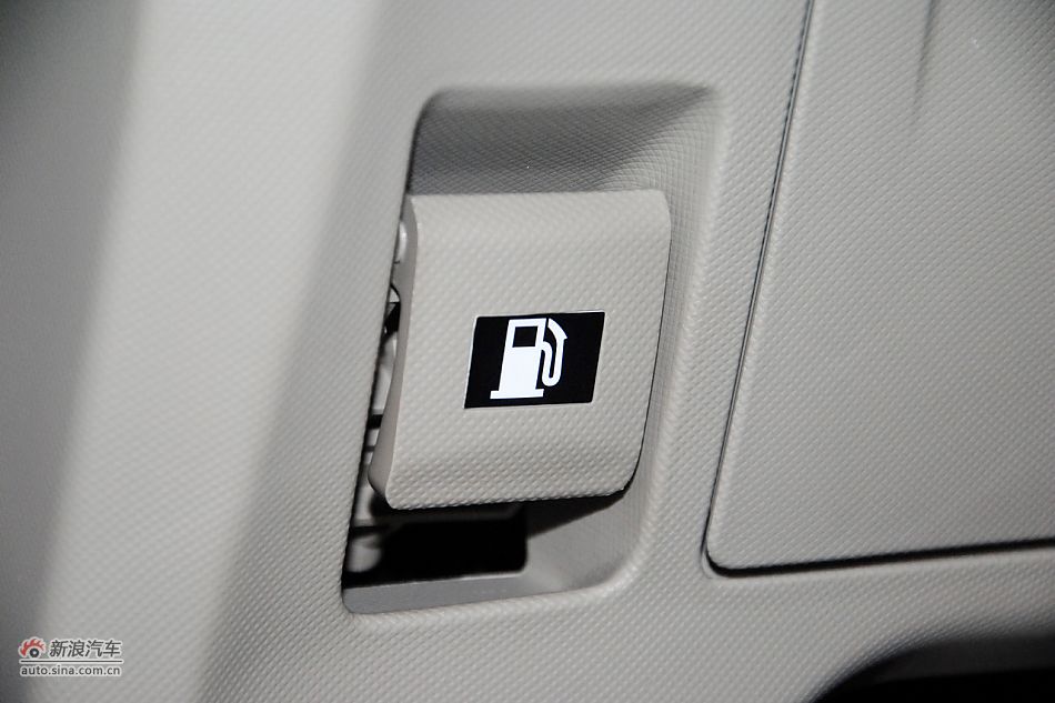 2011款比亚迪M6高清到店实拍