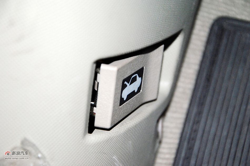 2011款比亚迪M6高清到店实拍