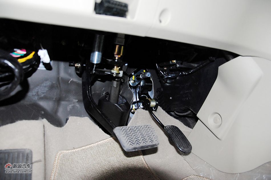 2011款比亚迪M6高清到店实拍