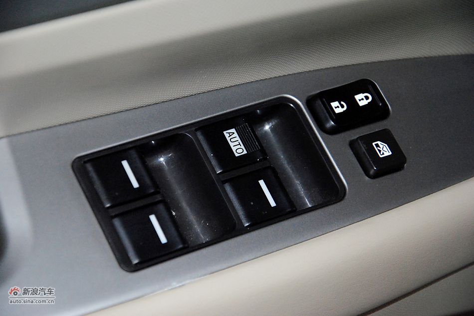 2011款比亚迪M6高清到店实拍