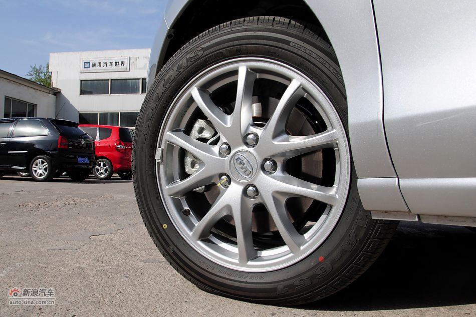 2011款比亚迪M6高清到店实拍