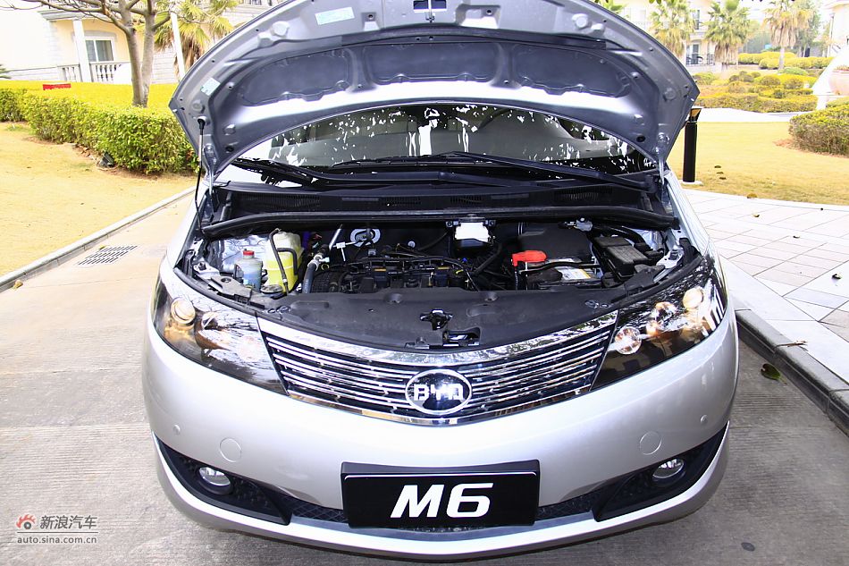 比亚迪M6