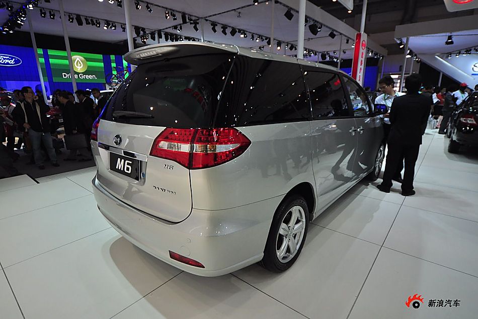 比亚迪M6
