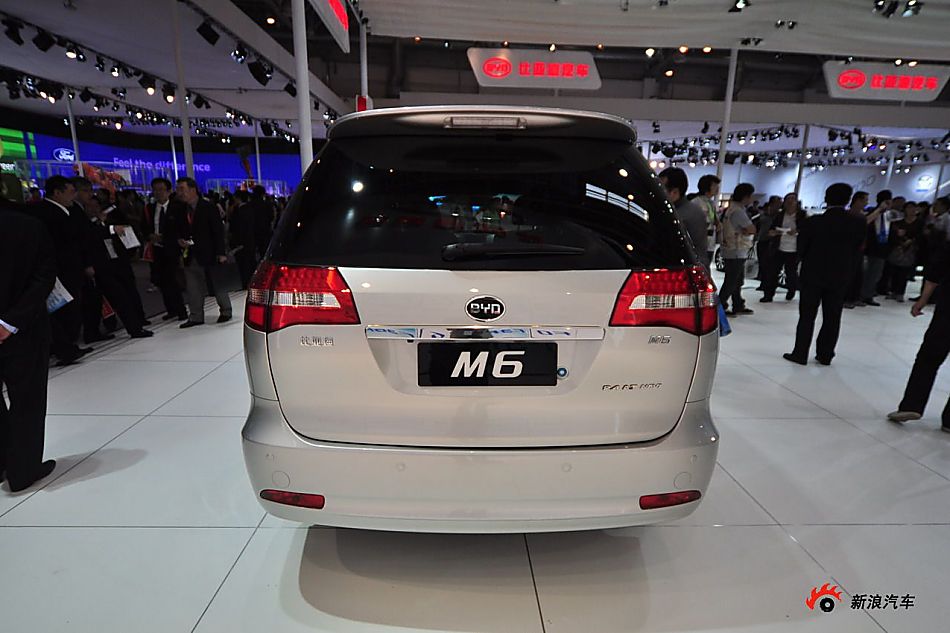 比亚迪M6