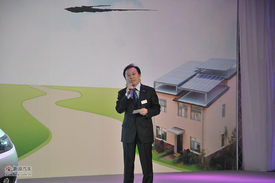 比亚迪副总裁廉玉波讲解比亚迪M6