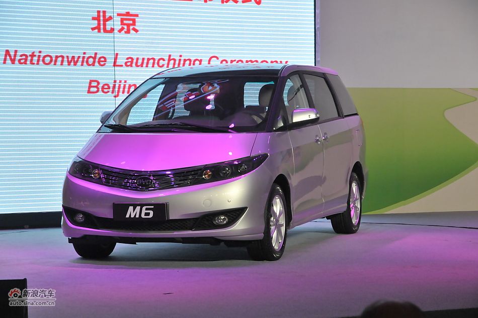 比亚迪副总裁廉玉波讲解比亚迪M6