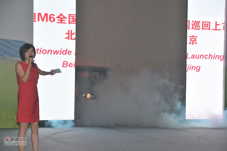 巴菲特、比尔盖茨乘M6登场