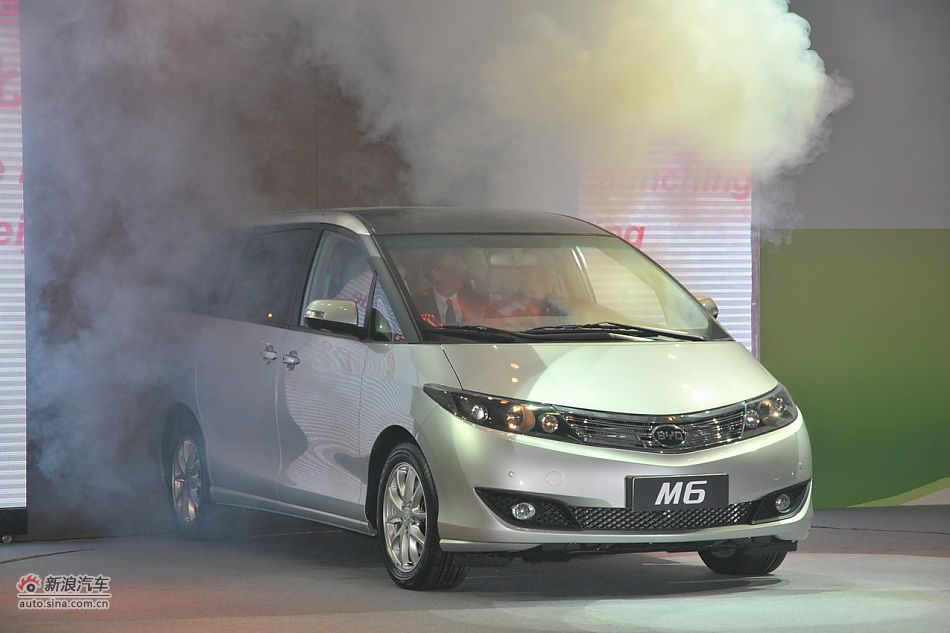 巴菲特、比尔盖茨乘M6登场