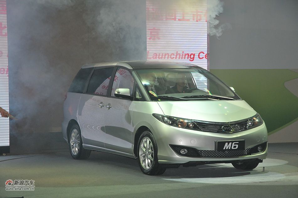 巴菲特、比尔盖茨乘M6登场