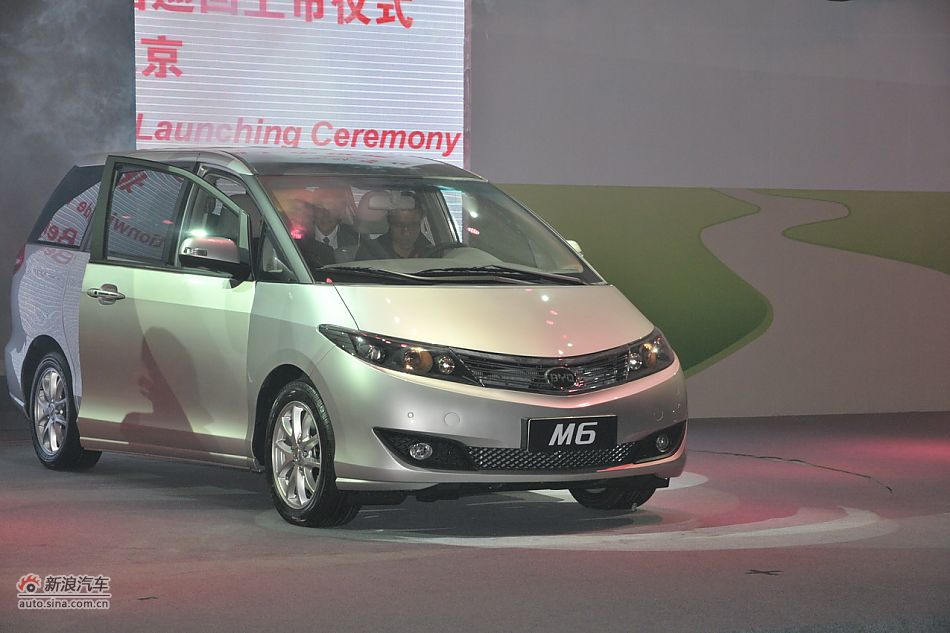 巴菲特、比尔盖茨乘M6登场