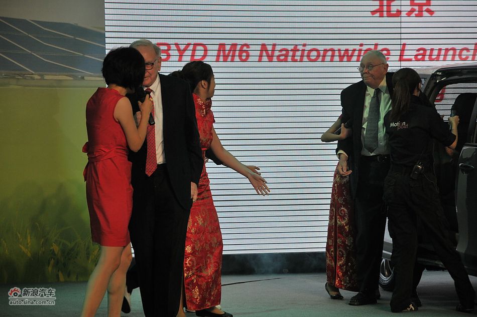 巴菲特、比尔盖茨乘M6登场