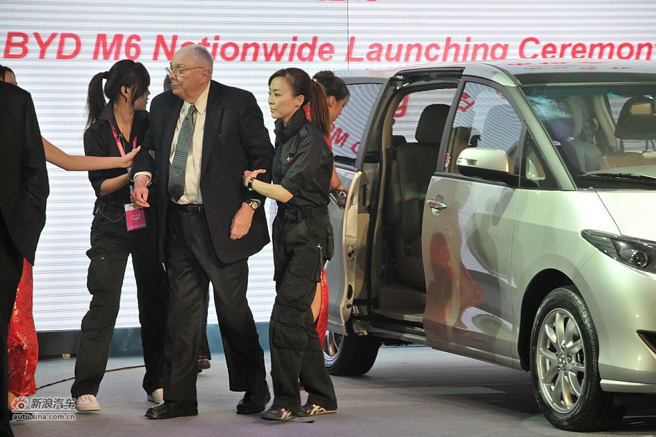 巴菲特、比尔盖茨乘M6登场