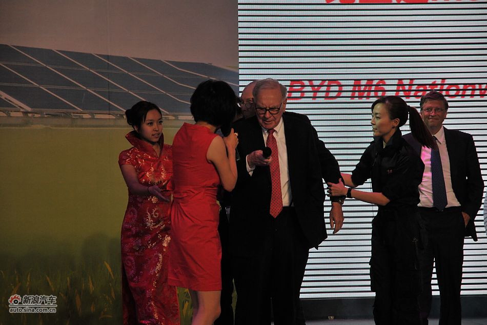 巴菲特、比尔盖茨乘M6登场