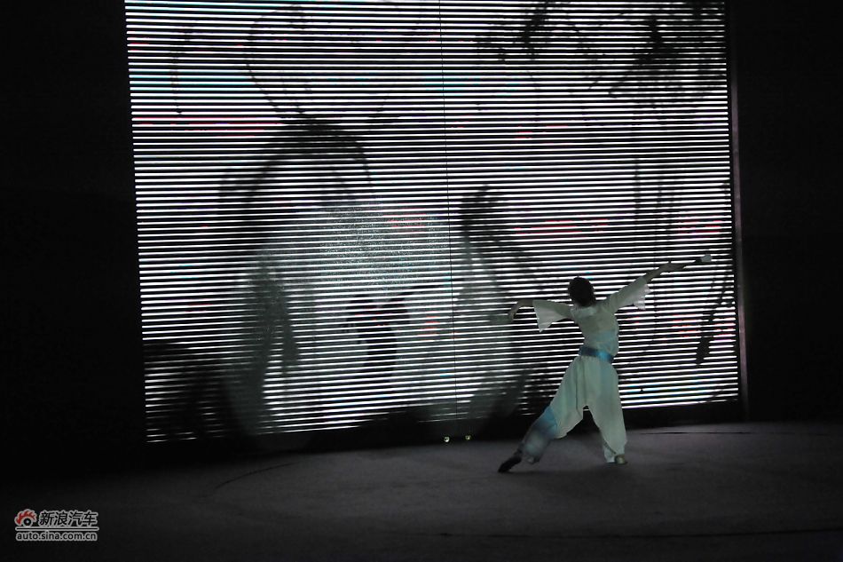 比亚迪M6上市现场表演