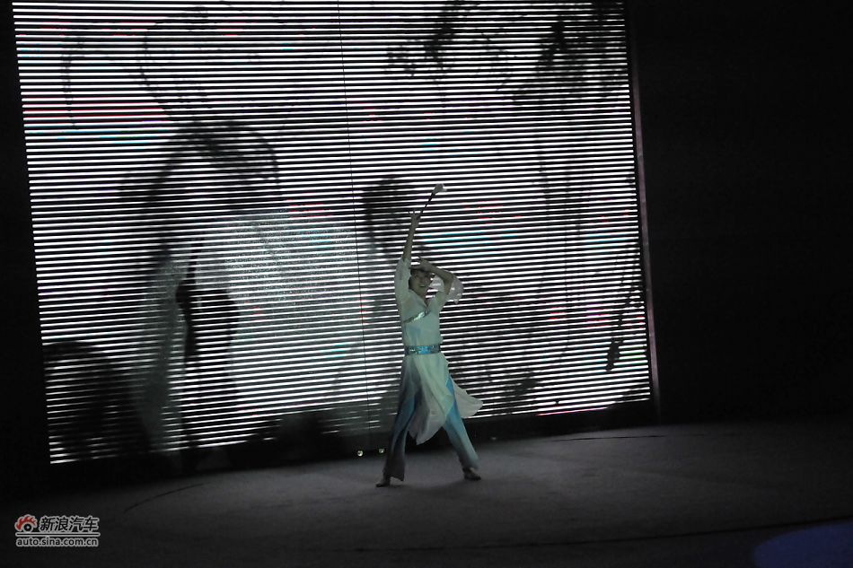 比亚迪M6上市现场表演