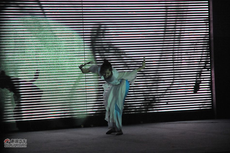 比亚迪M6上市现场表演