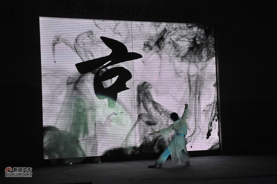 比亚迪M6上市现场表演