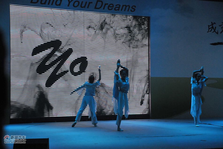 比亚迪M6上市现场表演