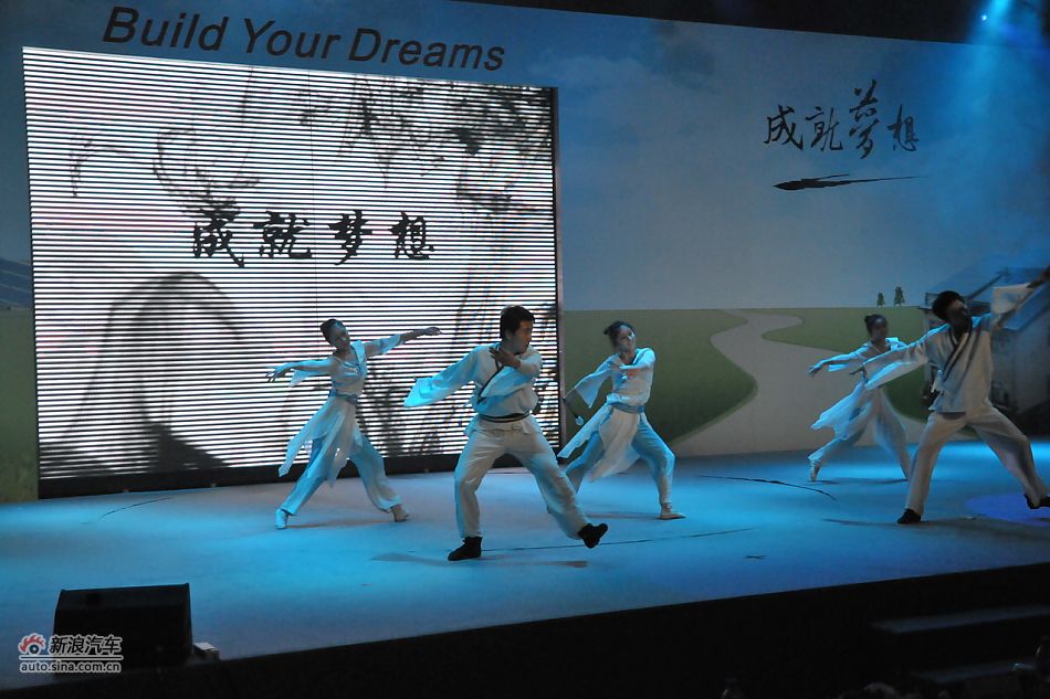 比亚迪M6上市现场表演