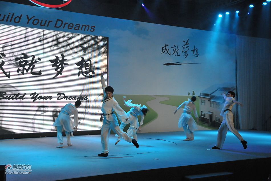 比亚迪M6上市现场表演