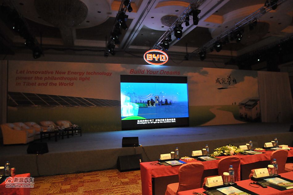 比亚迪M6上市现场