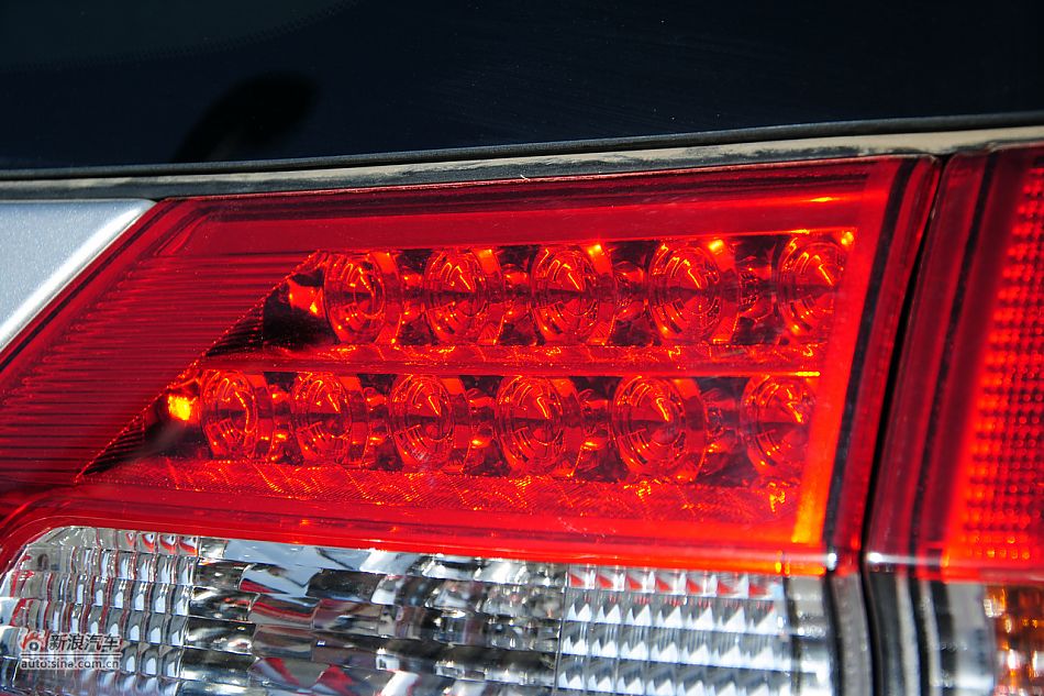 2011款比亚迪M6高清到店实拍