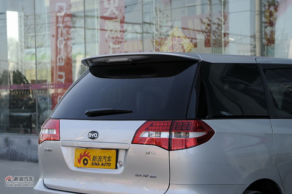 比亚迪M6
