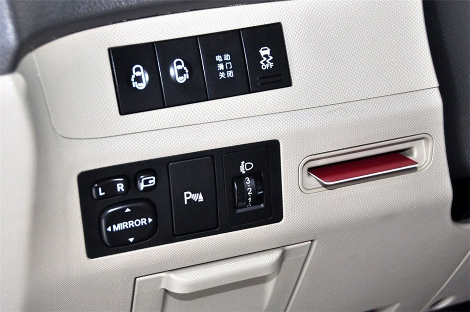 2013款 2.4L MT 尊贵型 内饰