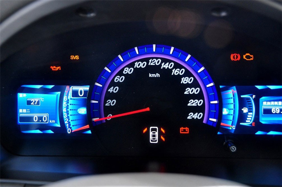 2013款 2.4L MT 尊贵型 内饰