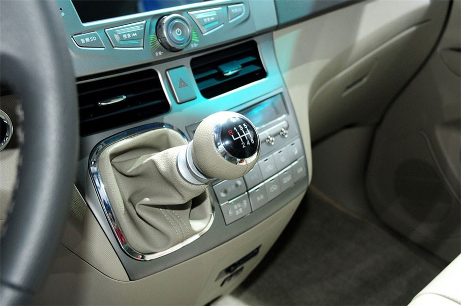 2013款 2.4L MT 尊贵型 内饰