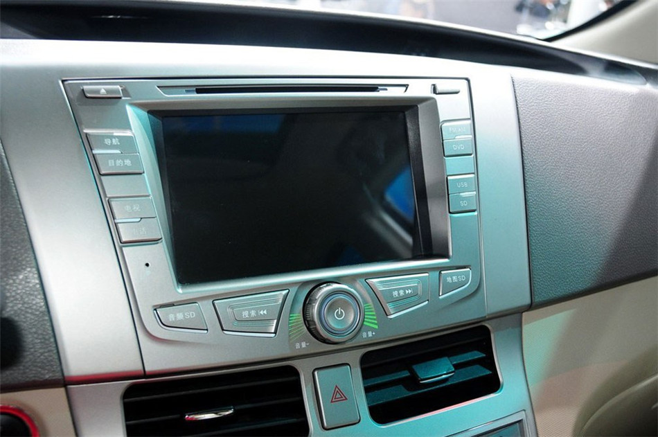 2013款 2.4L MT 尊贵型 内饰