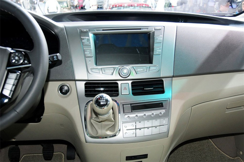 2013款 2.4L MT 尊贵型 内饰