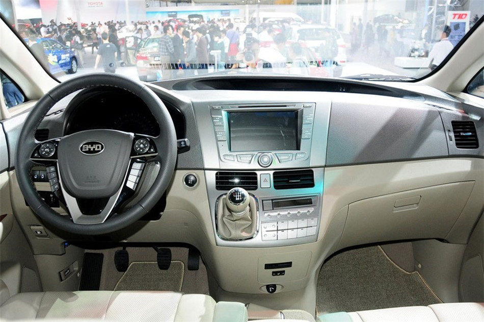 2013款 2.4L MT 尊贵型 内饰