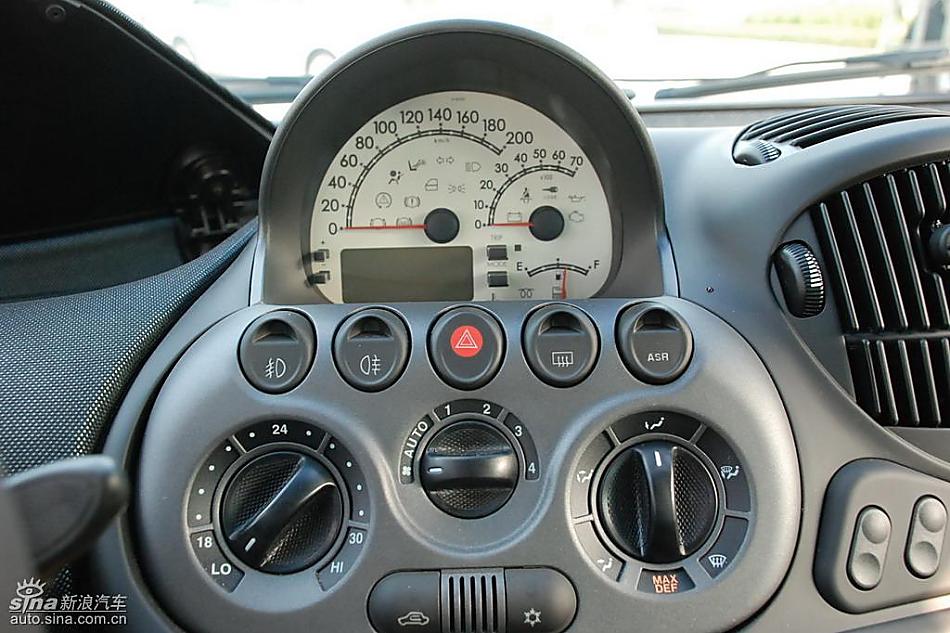 众泰梦迪博朗实拍内饰图