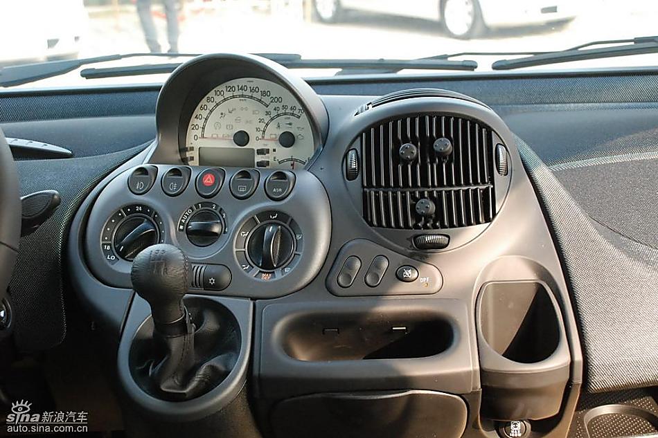 众泰梦迪博朗实拍内饰图