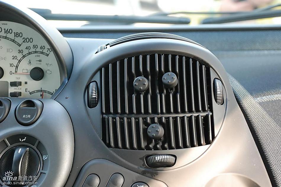 众泰梦迪博朗实拍内饰图