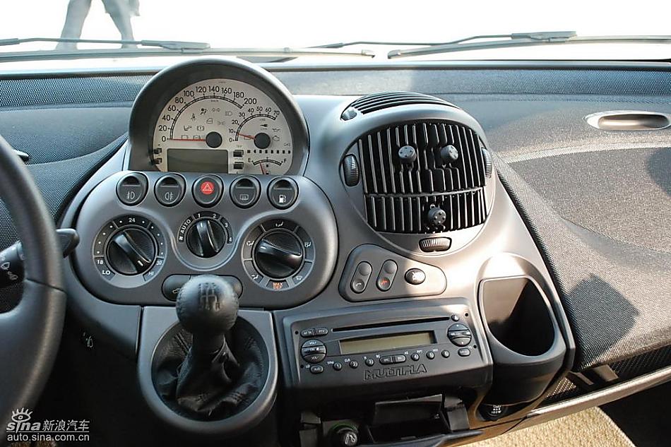 众泰梦迪博朗实拍内饰图