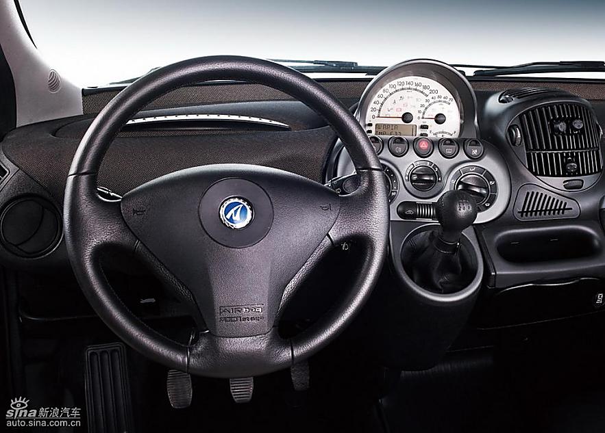 众泰梦迪博朗内饰资料图