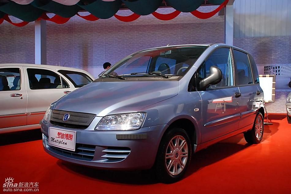 众泰梦迪博朗现场亮相