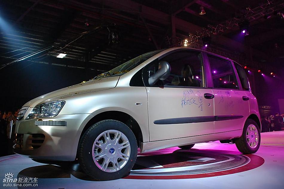 众泰梦迪博朗现场亮相