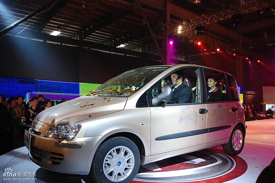 众泰梦迪博朗现场亮相