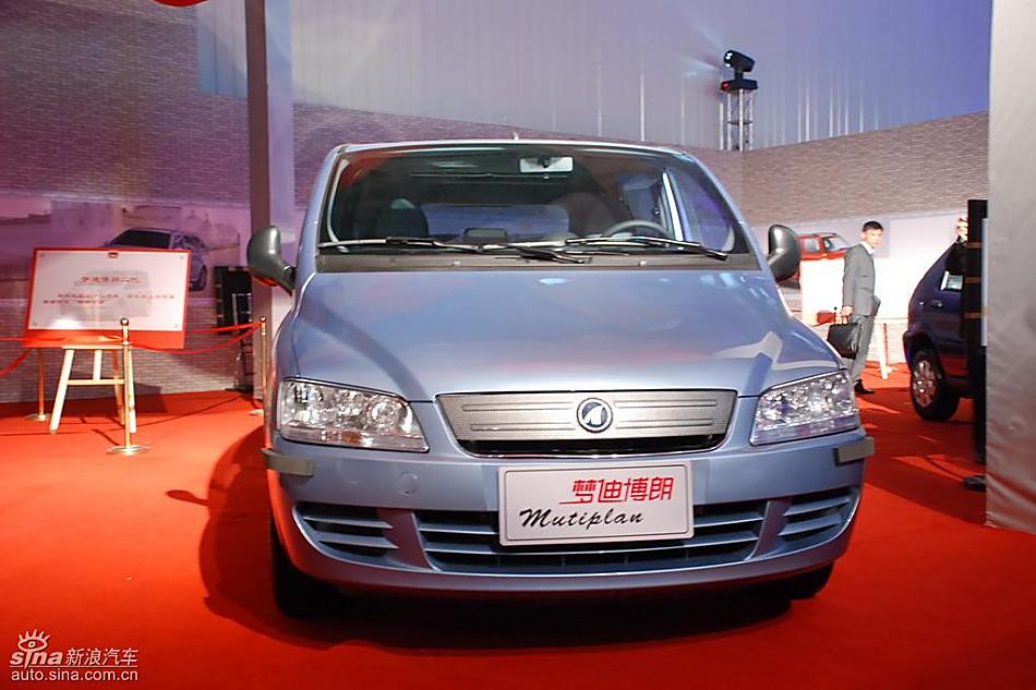 众泰梦迪博朗现场亮相